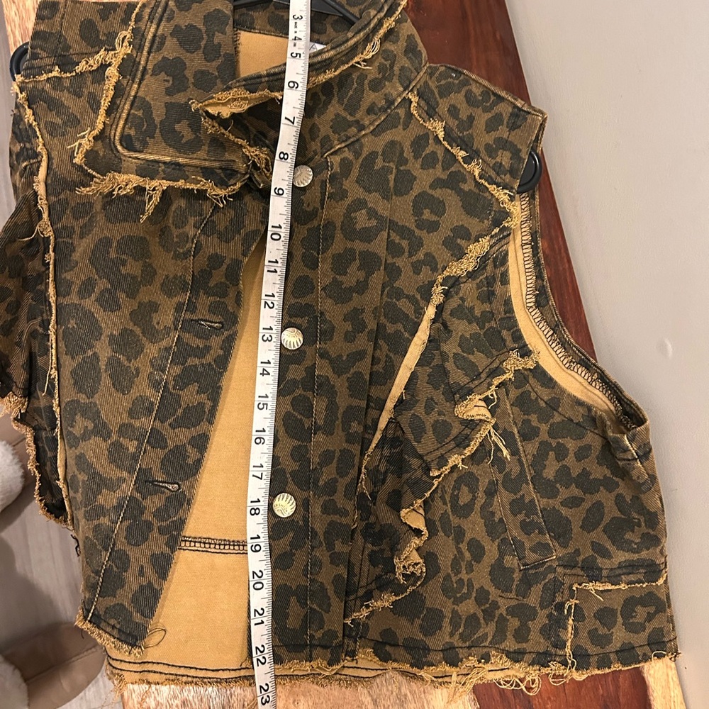 Hew Leopard Print Frayed Vest - Picture 5 of 5